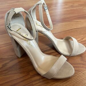 Women’s Suede Nude Lulus Heels Size 7